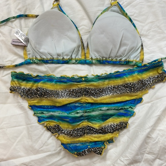 Luli Fama Swimwear Bikini (Triangle Top: Large) (Scrunch Bottom: Medium) - Picture 3 of 6